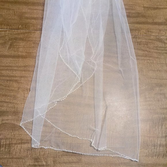 David's Bridal Pearl and Bead Veil V563 Ivory - Picture 9 of 15